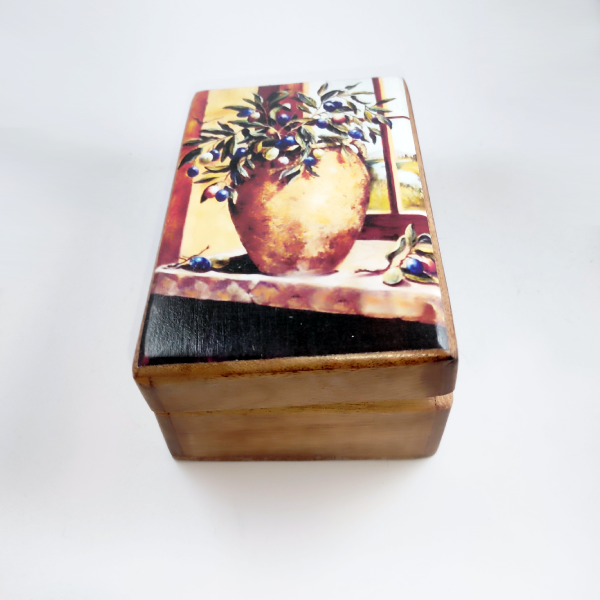 Ξύλινο κουτί με πιθάρι