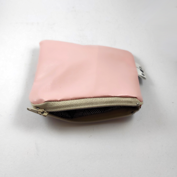 Alternative view of Χειροποίητο πορτοφολάκι με λουλούδια